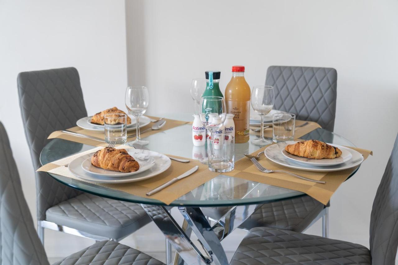 Maevela Apartments - Ultra Lavish Luxury 2 Bed Apartment City Centre - With Balcony - Free Secure Parking - Ps4 & Smart Tv'S Birmingham Kültér fotó